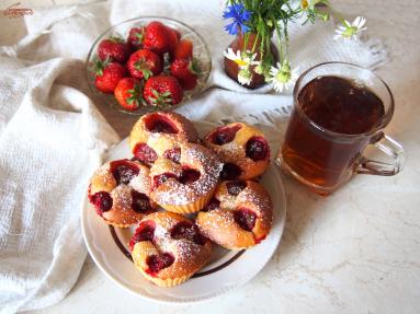 Zdjęcie - Babeczki z truskawkami - Przepisy kulinarne ze zdjęciami