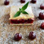 Zdjęcie - Kruche ciasto  z wiśniami - Przepisy kulinarne ze zdjęciami