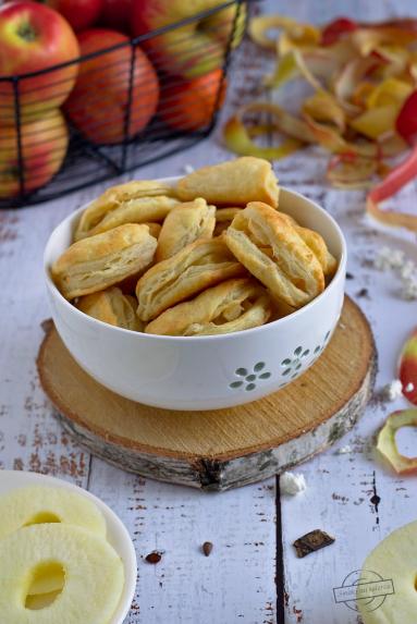 Zdjęcie - Ciasteczka twarogowe z jabłkiem - Przepisy kulinarne ze zdjęciami