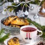 Zdjęcie - Pieczone pierogi z pieczarkami i czarnuszką - Przepisy kulinarne ze zdjęciami