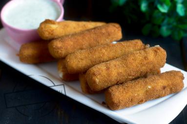 Zdjęcie - Smażone paluszki serowe – mozzarella sticks - Przepisy kulinarne ze zdjęciami