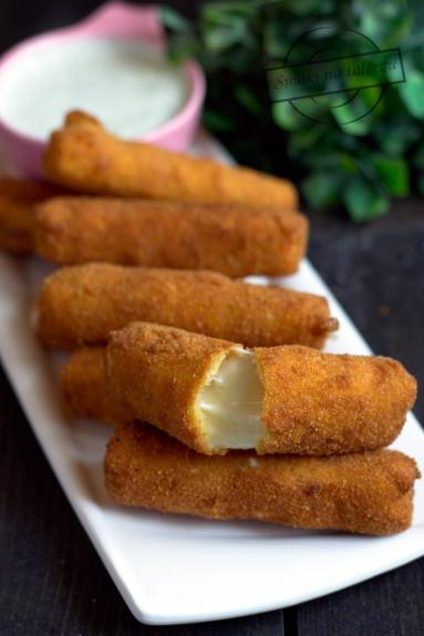Zdjęcie - Smażone paluszki serowe – mozzarella sticks - Przepisy kulinarne ze zdjęciami