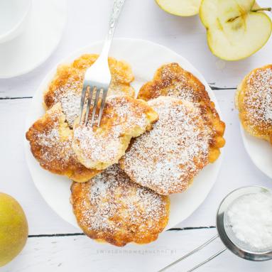 Zdjęcie - Placki z kaszy jaglanej z jabłkami - Przepisy kulinarne ze zdjęciami