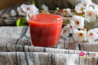 Zdjęcie - Świeżo wyciskany sok z selera naciowego, buraka, jabłka i marchewki - Przepisy kulinarne ze zdjęciami