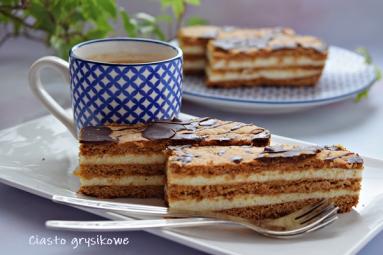 Zdjęcie - Miodownik z masą grysikową - ciasto czeskie - Napiecyku - Przepisy kulinarne ze zdjęciami