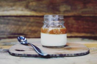 Zdjęcie - Domowy jogurt kawowy z mleka świeżego - Przepisy kulinarne ze zdjęciami