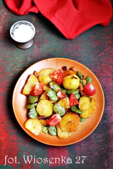 Zdjęcie - Ziemniaki z bobem i pomidorami - Przepisy kulinarne ze zdjęciami