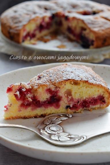Zdjęcie - Ciasto z owocami jagodowymi - Napiecyku - Przepisy kulinarne ze zdjęciami