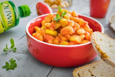 Zdjęcie - Potrawka z fasoli i kabaczka w pomidorach - Przepisy kulinarne ze zdjęciami