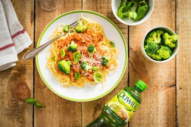 Zdjęcie - Spaghetti bolognese z brokułami - Przepisy kulinarne ze zdjęciami