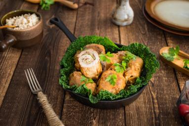 Zdjęcie - Zrazy wieprzowe z kapustą włoską - Przepisy kulinarne ze zdjęciami