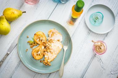 Zdjęcie - Pierś z kurczaka z gruszką i gorgonzolą - Przepisy kulinarne ze zdjęciami
