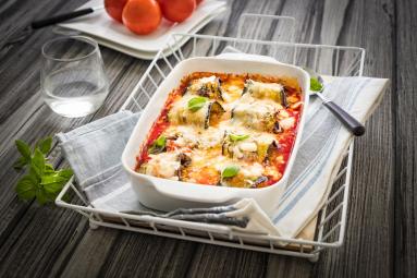 Zdjęcie - Roladki z bakłażana z mięsem mielonym w sosie pomidorowym - Przepisy kulinarne ze zdjęciami