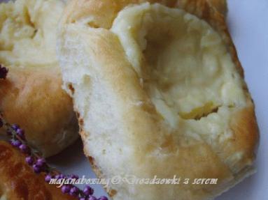 Zdjęcie - Drożdżówki z serem  - Przepisy kulinarne ze zdjęciami