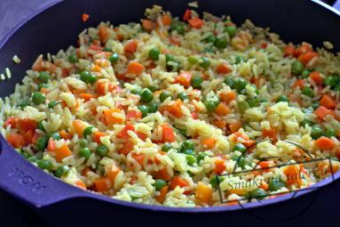 Zdjęcie - Ryż z marchewką i groszkiem - Przepisy kulinarne ze zdjęciami
