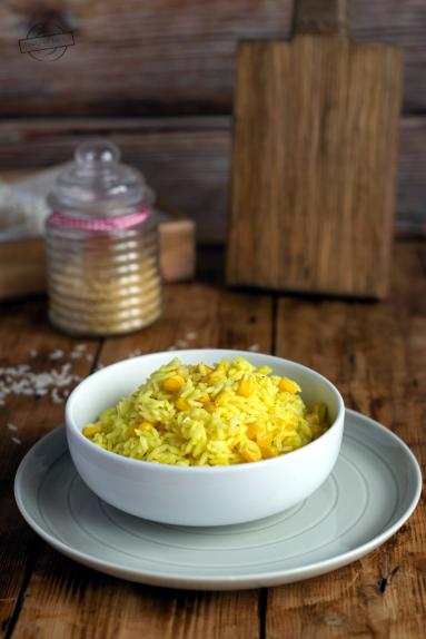 Zdjęcie - Ryż z curry i kukurydzą - Przepisy kulinarne ze zdjęciami