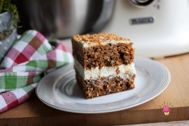 Zdjęcie - Ciasto marchewkowe z kremem z serka mascarpone - Przepisy kulinarne ze zdjęciami