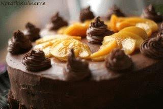 Zdjęcie - Tort czekoladowy z brzoskwiniami - Przepisy kulinarne ze zdjęciami