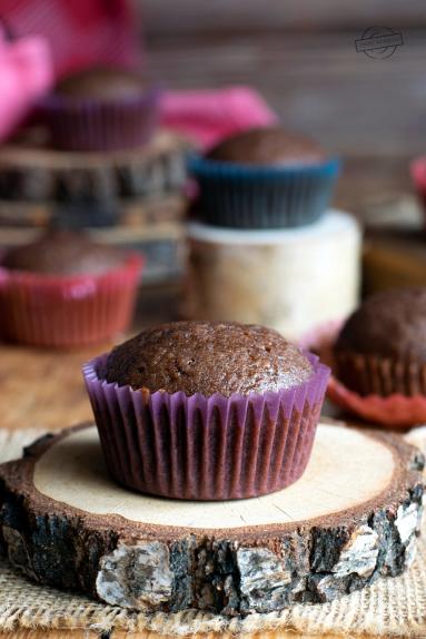 Zdjęcie - Kakaowe muffinki z kajmakiem - Przepisy kulinarne ze zdjęciami