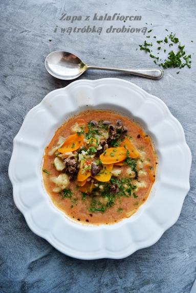 Zdjęcie - Zupa z kalafiorem i wątróbką drobiową - Napiecyku - Przepisy kulinarne ze zdjęciami