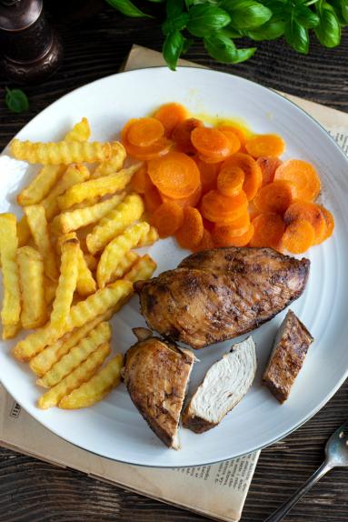 Zdjęcie - Pierś kurczaka w miodowo-balsamicznej marynacie - Przepisy kulinarne ze zdjęciami