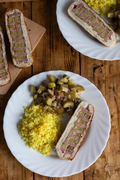 Zdjęcie - Roladki drobiowe z kiełbasiano-ogórkowym szaszłykiem - Przepisy kulinarne ze zdjęciami