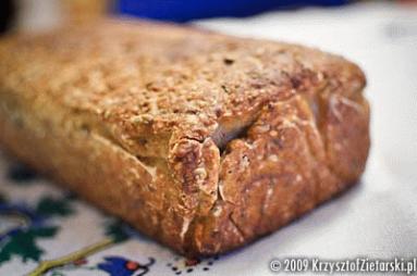 Zdjęcie - Chleb najprostszy z ziarenkami - Przepisy kulinarne ze zdjęciami