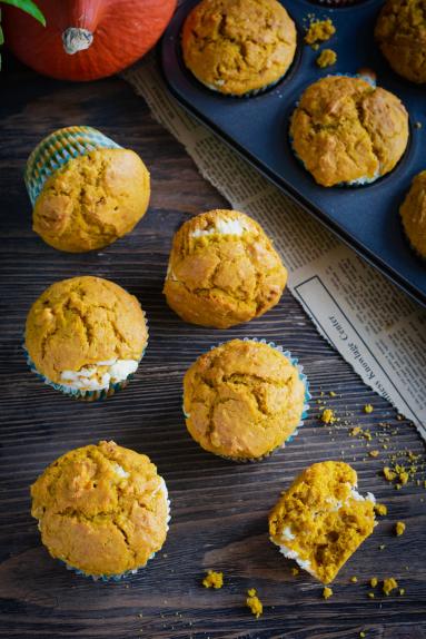 Zdjęcie - Dyniowe muffinki z serkiem - Przepisy kulinarne ze zdjęciami
