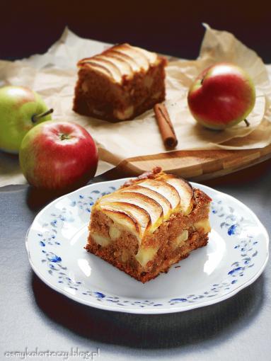Zdjęcie - Cynamonowe ciasto z jabłkami - Przepisy kulinarne ze zdjęciami