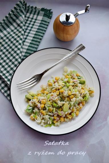 Zdjęcie - Sałatka z ryżem i warzywami - Napiecyku - Przepisy kulinarne ze zdjęciami