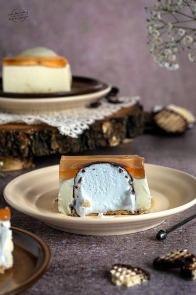 Zdjęcie - Ciasto z ciepłymi lodami – bez pieczenia - Przepisy kulinarne ze zdjęciami