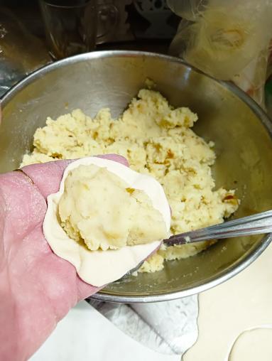 Zdjęcie - Pierogi z ziemniakami i cebulką - Przepisy kulinarne ze zdjęciami