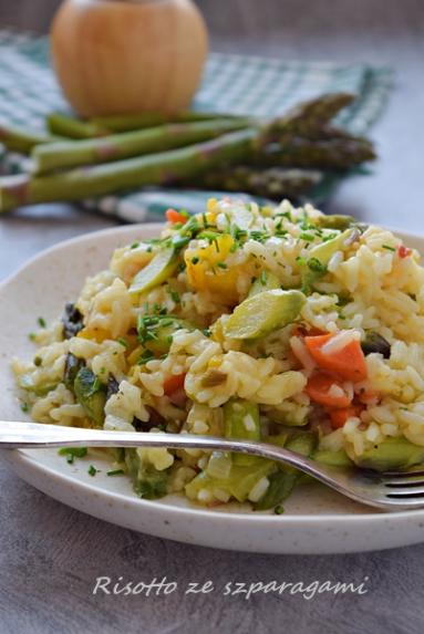 Zdjęcie - Proste risotto ze szparagami - Napiecyku - Przepisy kulinarne ze zdjęciami