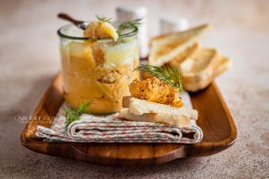 Zdjęcie - Pasta jajeczna z wędzonym łososiem - Przepisy kulinarne ze zdjęciami
