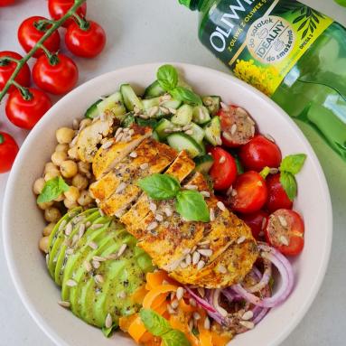 Zdjęcie - Bowl z kurczakiem i warzywami - Przepisy kulinarne ze zdjęciami