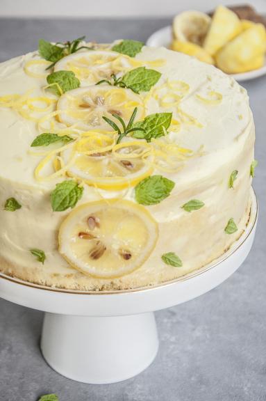 Zdjęcie - Tort cytrynowy z lemon curd i miętą - Przepisy kulinarne ze zdjęciami