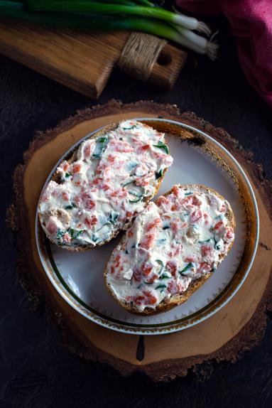 Zdjęcie - Pasta kanapkowa z wędzonym łososiem - Przepisy kulinarne ze zdjęciami