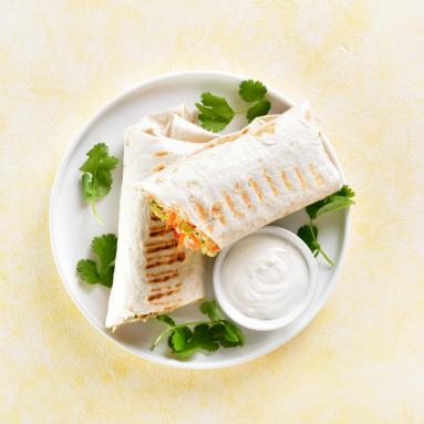 Zdjęcie - Fit Tortilla z Warzywami: Pyszny i Szybki Przepis na Zdrowy Posiłek - Przepisy kulinarne ze zdjęciami
