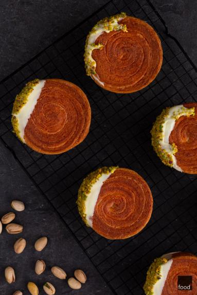 Zdjęcie - Okrągłe croissanty z pistacjami z Lafayette - Przepisy kulinarne ze zdjęciami
