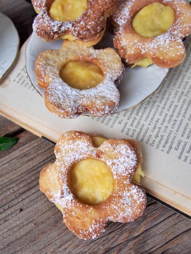 Zdjęcie - Kruche ciasteczka z kremem cytrynowym - Przepisy kulinarne ze zdjęciami