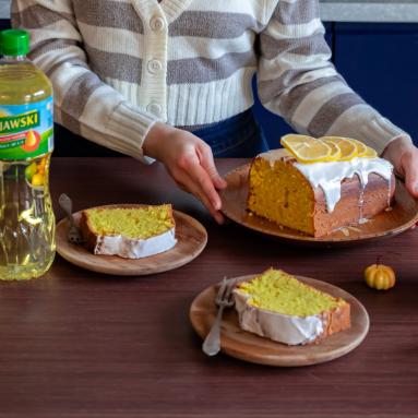 Zdjęcie - Ciasto cytrynowe na oleju z lukrem - Przepisy kulinarne ze zdjęciami
