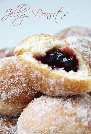 Zdjęcie - PĄCZKI Z DŻEMEM (Jelly Doughnuts) - Przepisy kulinarne ze zdjęciami