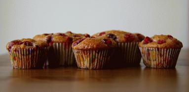 Zdjęcie - Muffiny z  żurawiną  - Przepisy kulinarne ze zdjęciami