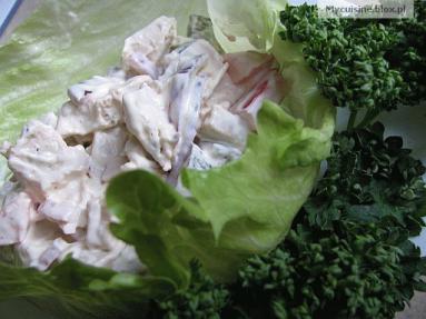 Zdjęcie - Sałatka z kurczaka i korniszonów  - Przepisy kulinarne ze zdjęciami