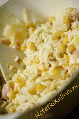 Zdjęcie - Sałatka z kurczaka wędzonego z ryżem i ananasem - Przepisy kulinarne ze zdjęciami