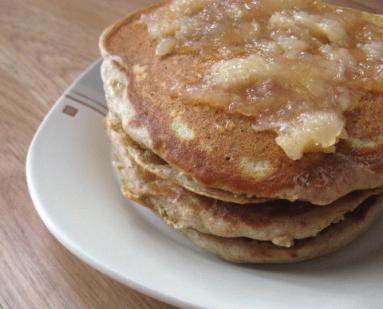 Zdjęcie - Razowe pancakes z gruszką i  cynamonem  - Przepisy kulinarne ze zdjęciami