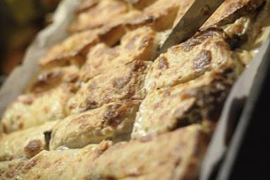 Zdjęcie - Zapiekanka chlebowa z pieczarkami - Przepisy kulinarne ze zdjęciami