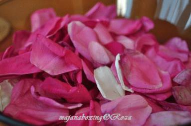 Zdjęcie - Truskawkowa konfitura z płatkami róży  - Przepisy kulinarne ze zdjęciami