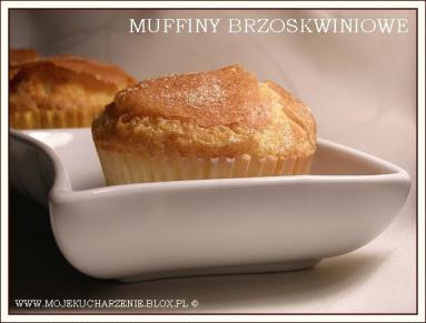 Zdjęcie - Muffiny brzoskwiniowe  - Przepisy kulinarne ze zdjęciami
