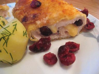 Zdjęcie - Roladki z kurczaka z serem i  żurawiną  - Przepisy kulinarne ze zdjęciami